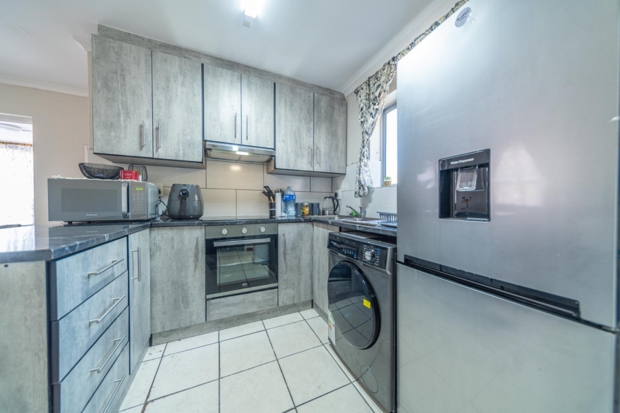 To Let 2 Bedroom Property for Rent in La Colline Western Cape